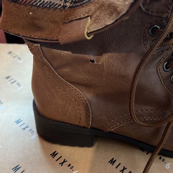 Brown boots - Picture 3 of 8